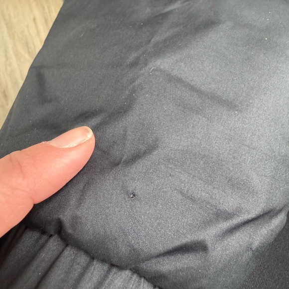 Mens Under Armour Puffer coat size medium, black and gray. Non smoking home. - Picture 8 of 10